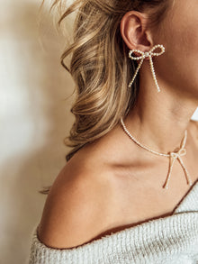 Le collier Rayna Bow