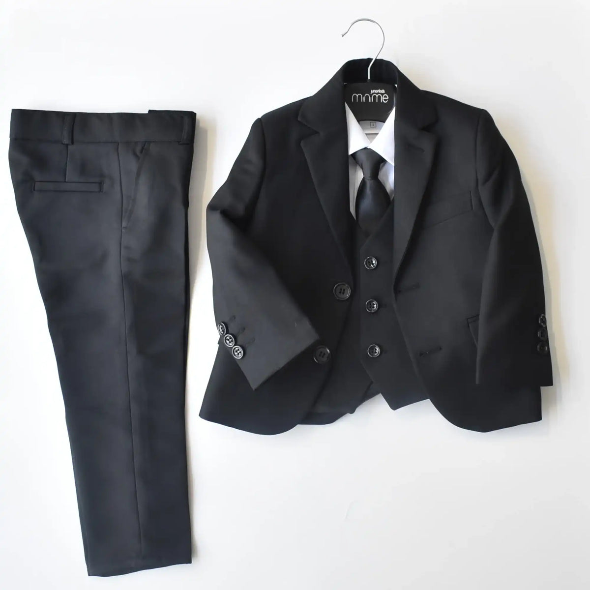 Le costume de base pour garçons