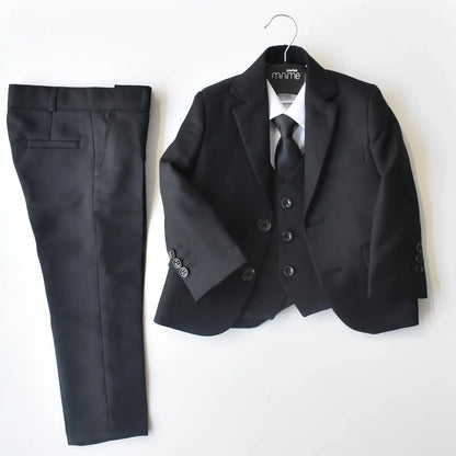 Le costume de base pour garçons