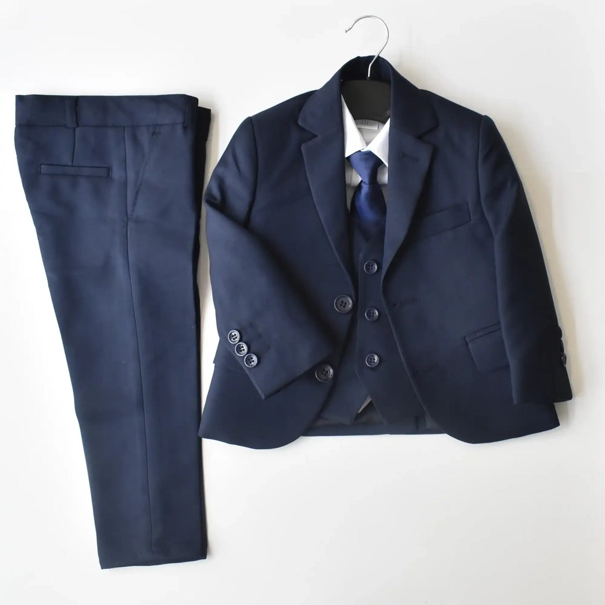 Le costume de base pour garçons