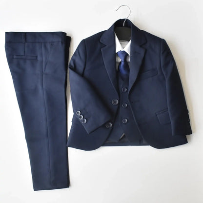 Le costume de base pour garçons