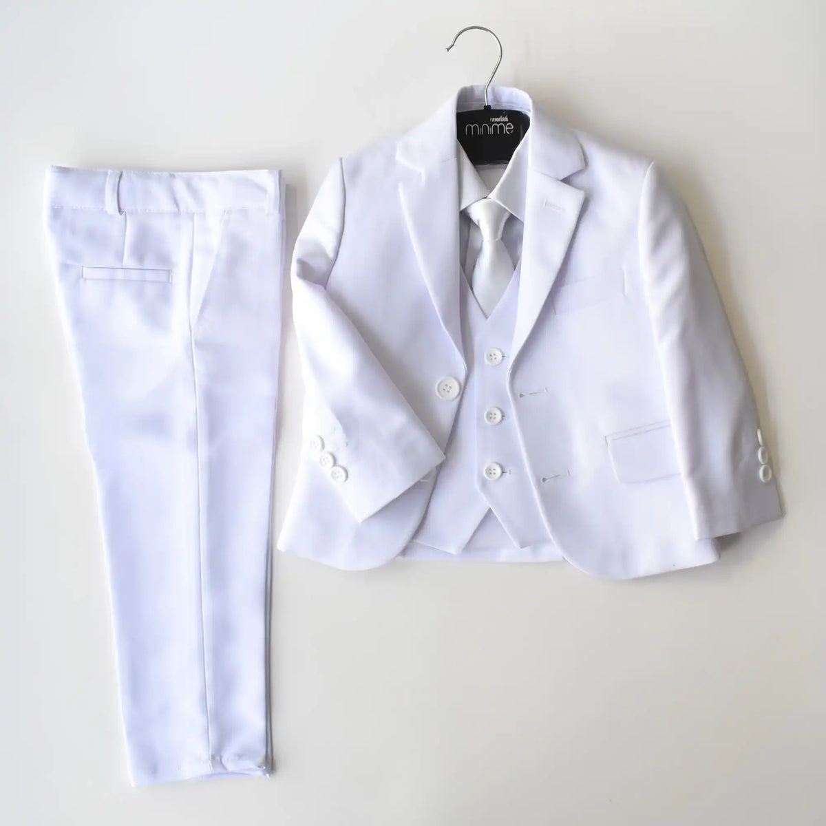 Le costume de base pour garçons