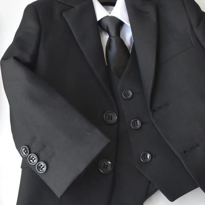 Le costume de base pour garçons