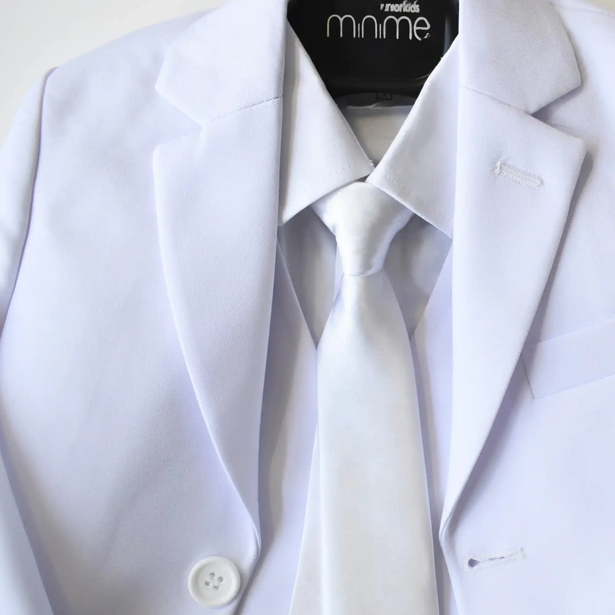 Le costume de base pour garçons