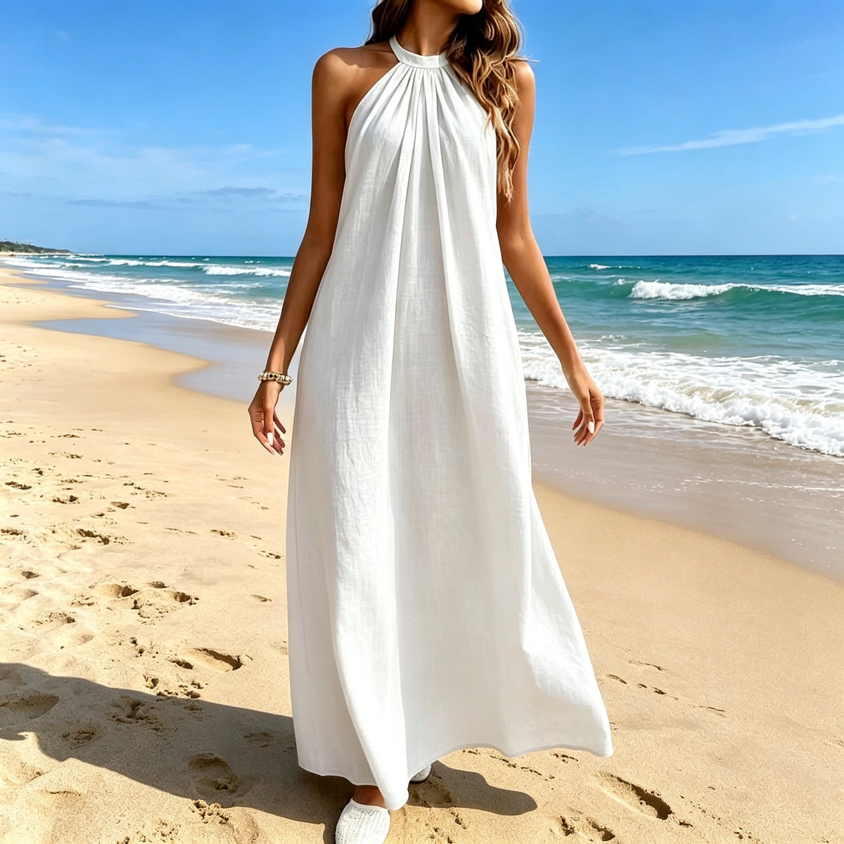 La robe pour femme présente une coupe décontractée sexy avec un dos nu.