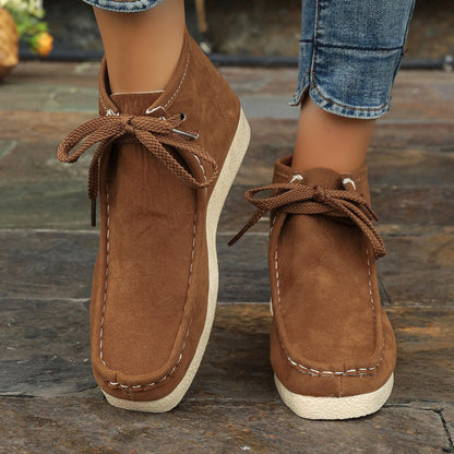Bottines à talon compensé intérieur pour femme – Chaussures mode en daim à lacets et détails surpiqués