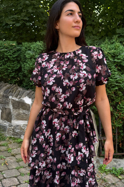 Robe étagée Catalina noire à motifs floraux