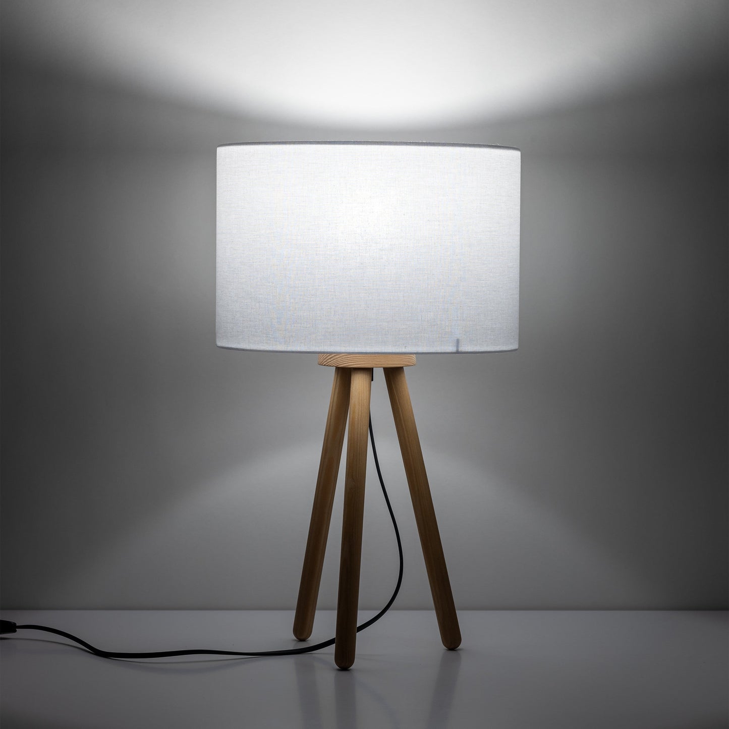 Lampe de table trépied en bois TOKYO pour chambre et table de chevet