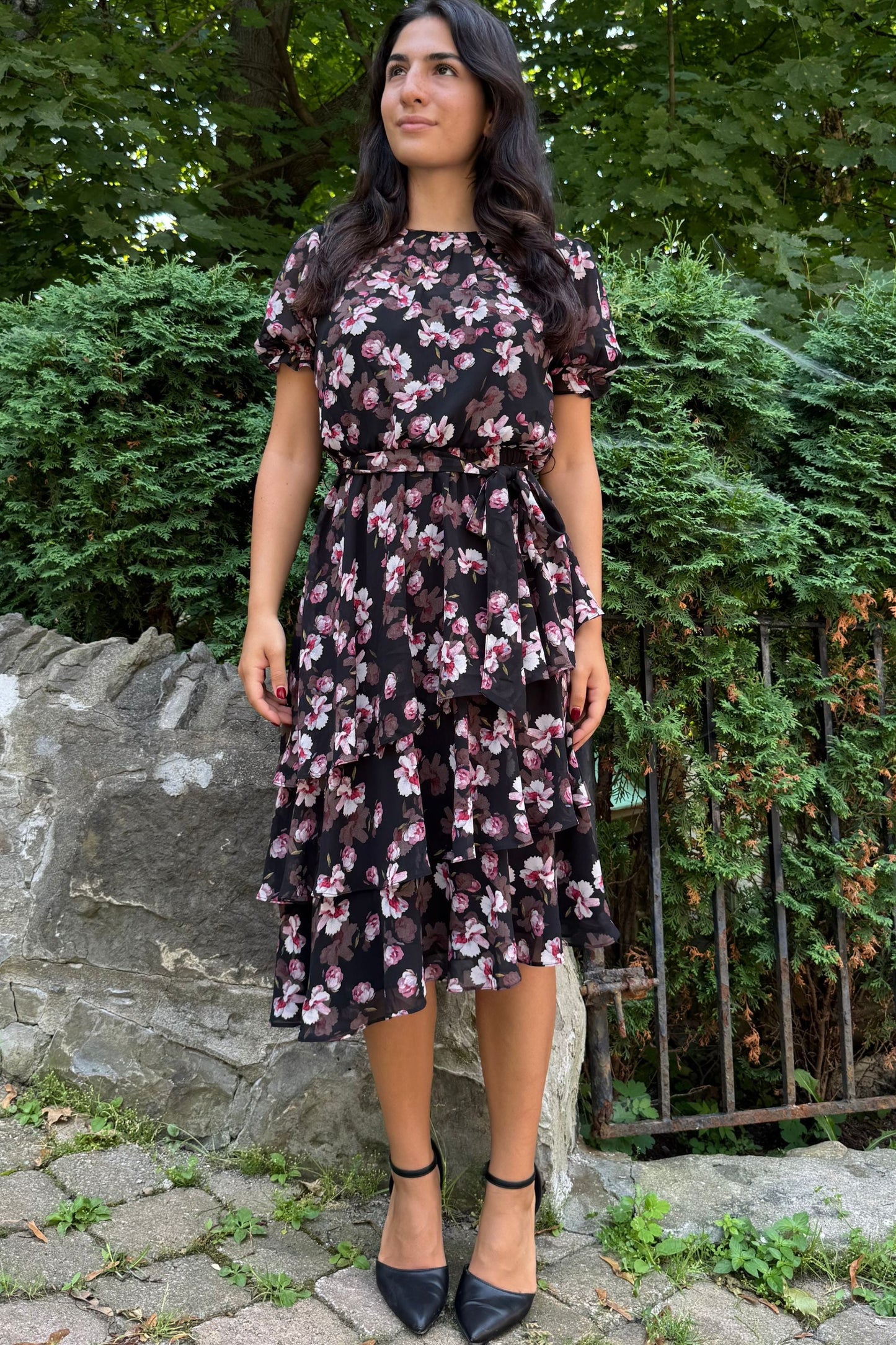 Robe étagée Catalina noire à motifs floraux