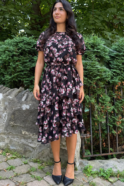Robe étagée Catalina noire à motifs floraux