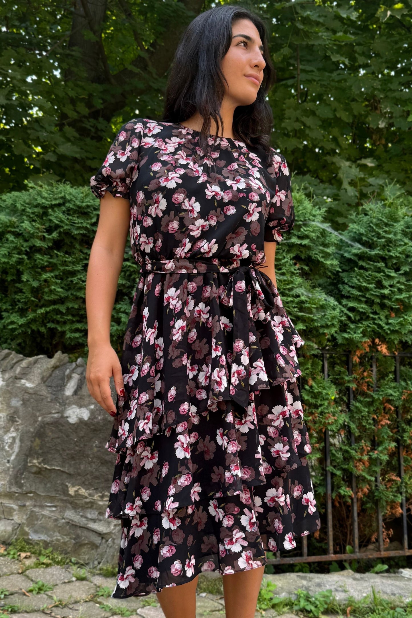 Robe étagée Catalina noire à motifs floraux