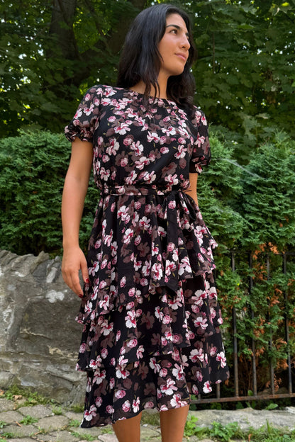 Robe étagée Catalina noire à motifs floraux