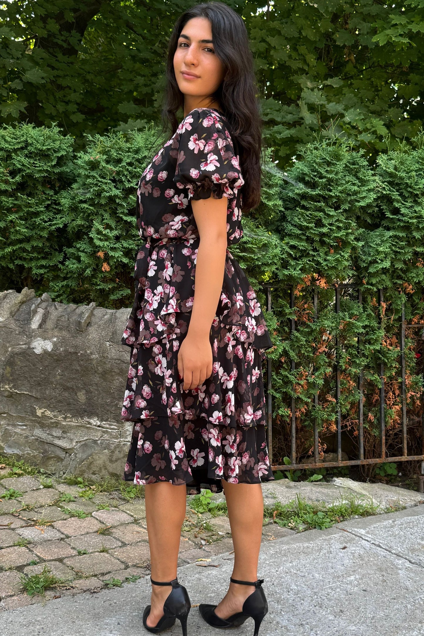 Robe étagée Catalina noire à motifs floraux