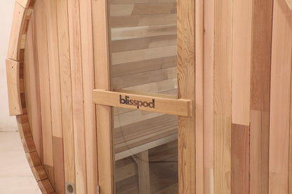 Blisspod | Prague | Sauna tonneau extérieur en cèdre rouge canadien à vapeur | Arrière entièrement vitré | 180cm H x 180cm L x 180cm P | 4-6 personnes