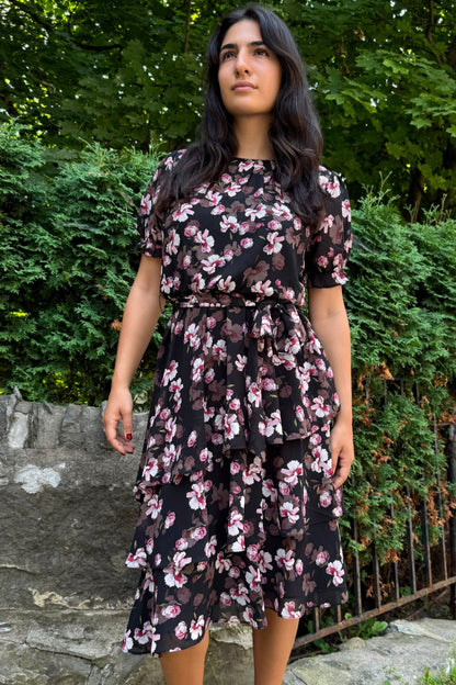 Robe étagée Catalina noire à motifs floraux