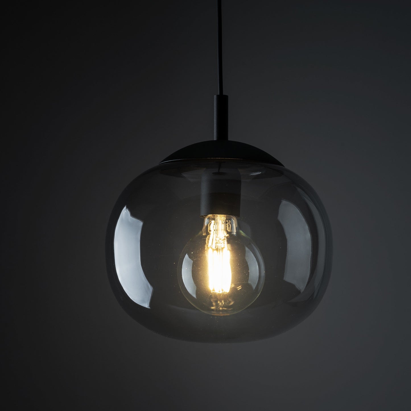 Suspension scandinave en verre et graphite VIBE pour îlot de cuisine et table à manger