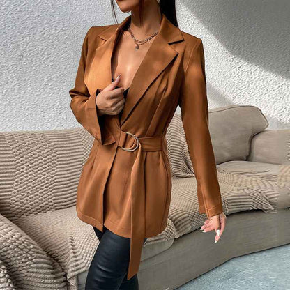 Veste de tailleur cintrée à revers pour femme