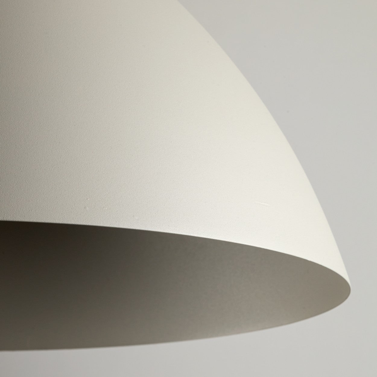Suspension grande coupole FARO pour îlot de cuisine et table à manger