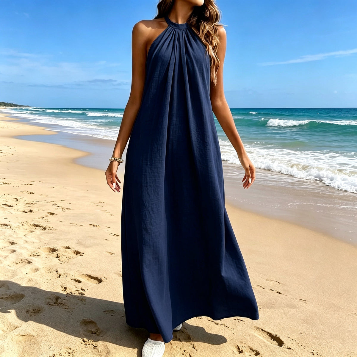 La robe pour femme présente une coupe décontractée sexy avec un dos nu.