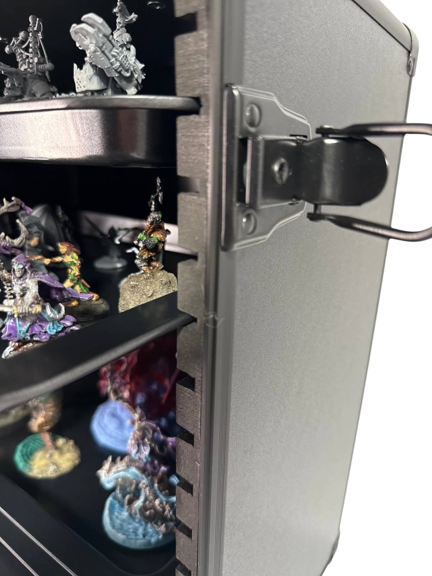 Vitrine d'exposition EVORETRO pour figurines avec 5 plateaux magnétiques