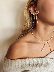 Le collier Rayna Bow