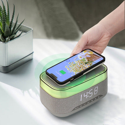 Réveil intelligent multifonctionnel Haut-parleur Bluetooth Chargeur sans fil Chargement rapide Horloge Lumière d'ambiance Décoration intérieure