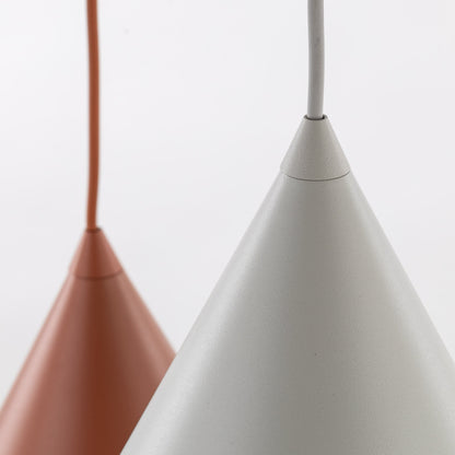 Suspension conique 3 lumières en acier CONO Mix pour îlot de cuisine et table à manger