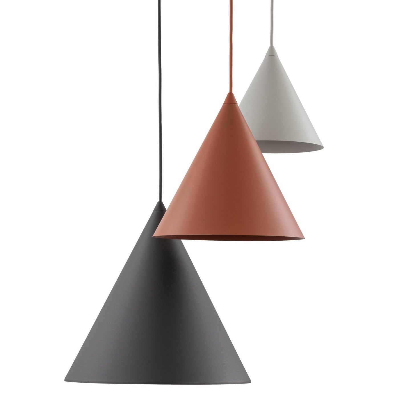Suspension conique 3 lumières en acier CONO Mix pour îlot de cuisine et table à manger