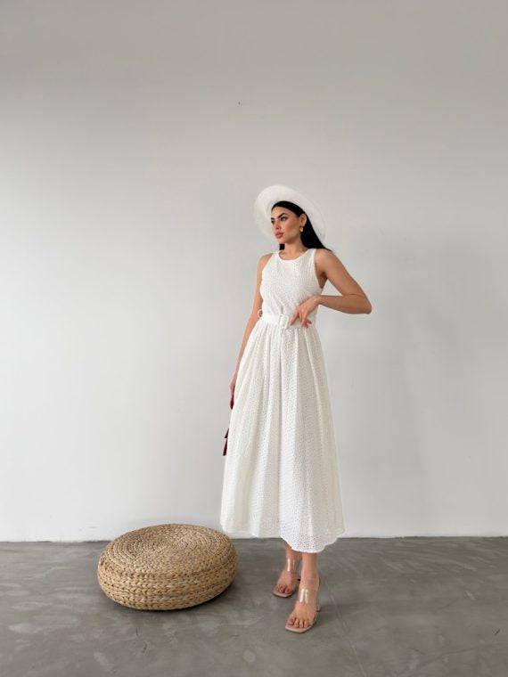 Robe longue froncée avec ceinture à la taille