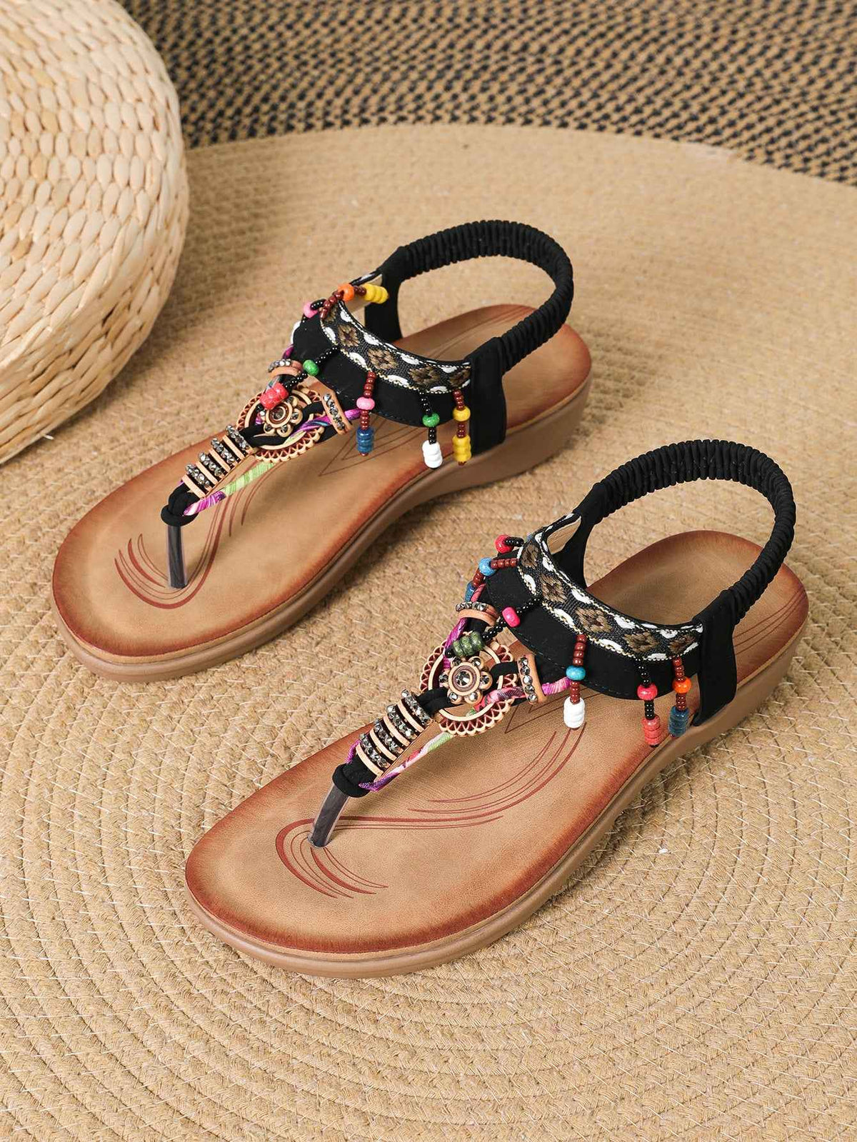Sandales plates style ethnique bohème avec pendentif tongs