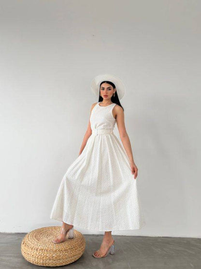 Robe longue froncée avec ceinture à la taille