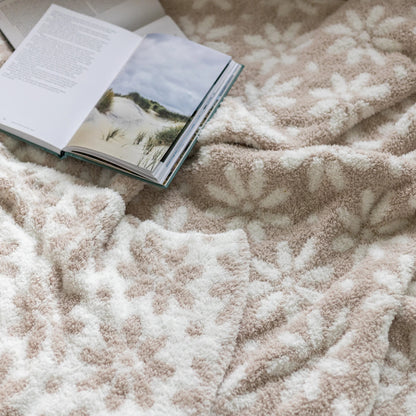 Jeté de lit allongé blanc et beige rougissant à motif marguerite