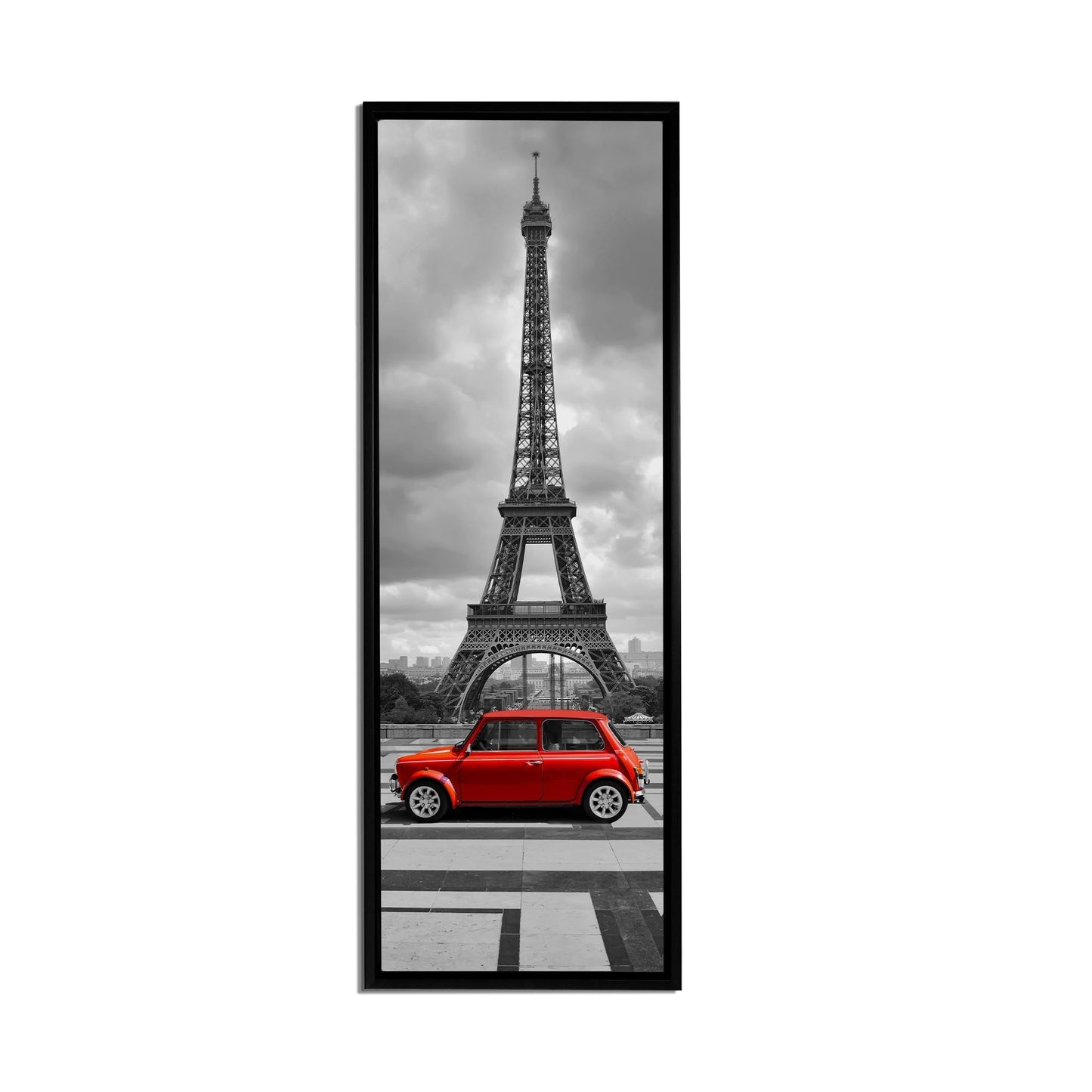 Décor mural Tour Eiffel en noir et blanc avec voiture rouge au premier plan Toile d'art 24" x 72"