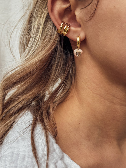Les boucles d'oreilles Heart Huggies de Davie