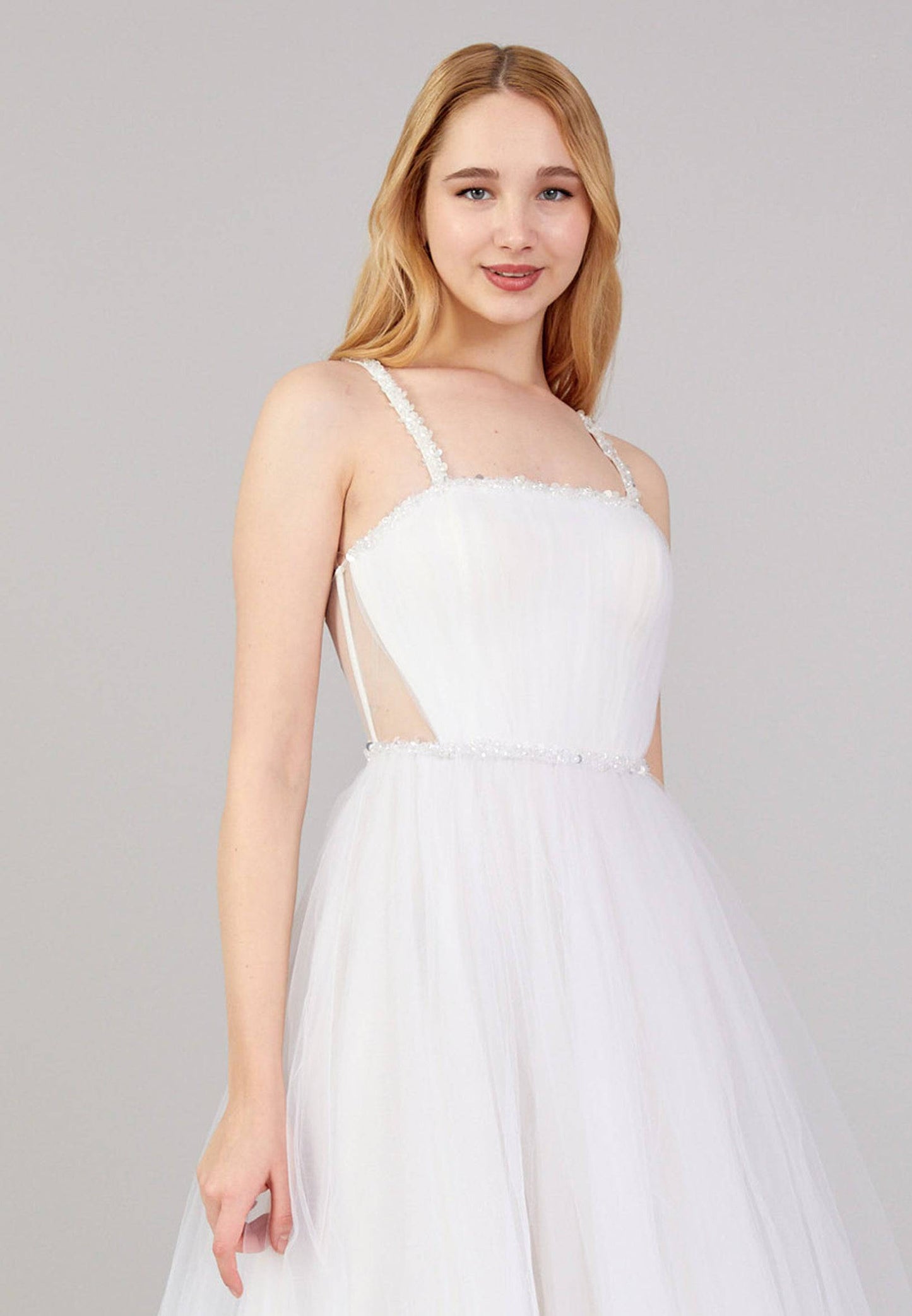Robe de cocktail mi-longue évasée en tulle à bretelles spaghetti sans manches - Blanc