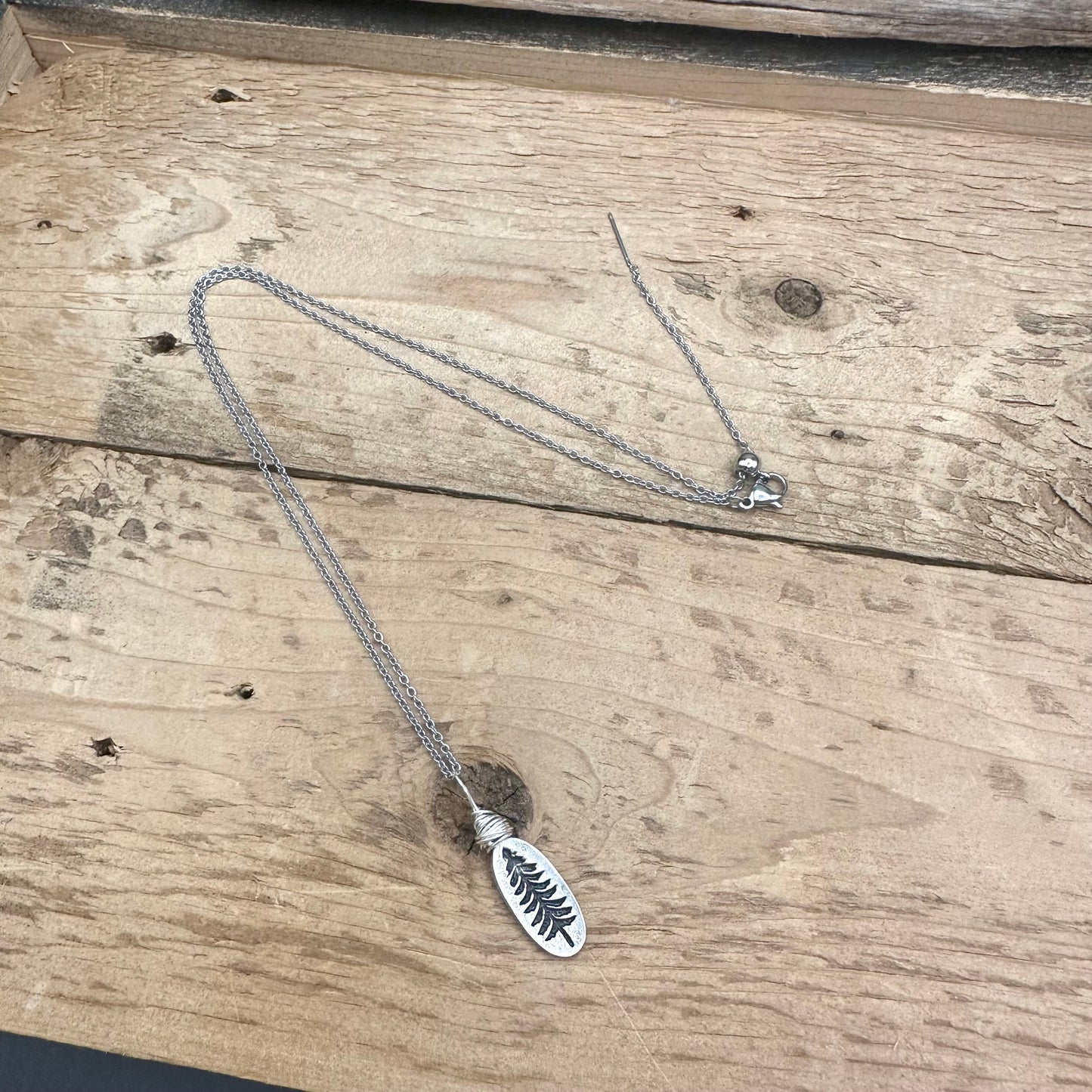Collier arbre en fil de fer