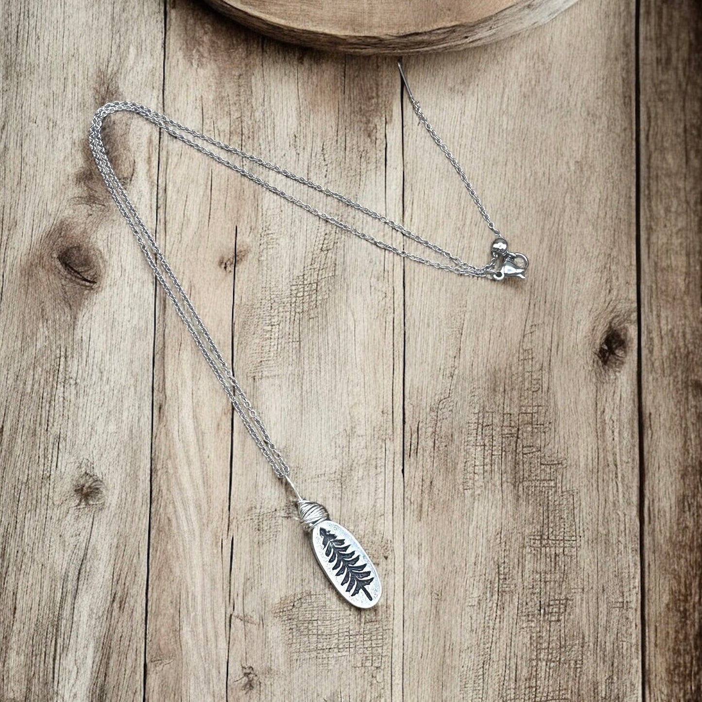Collier arbre en fil de fer