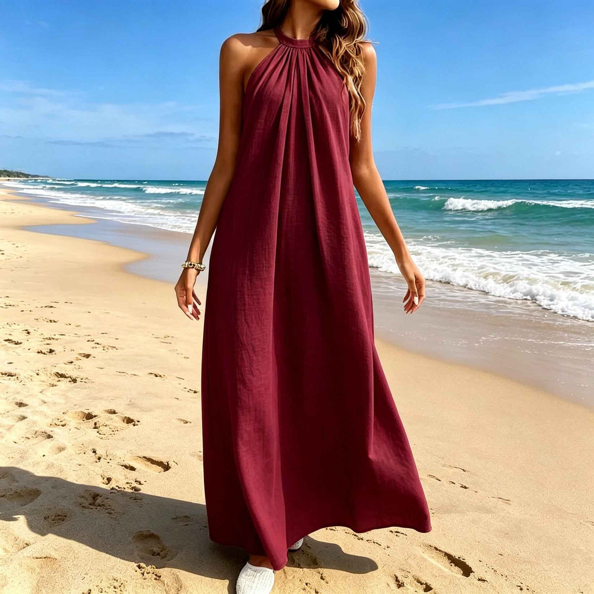 La robe pour femme présente une coupe décontractée sexy avec un dos nu.