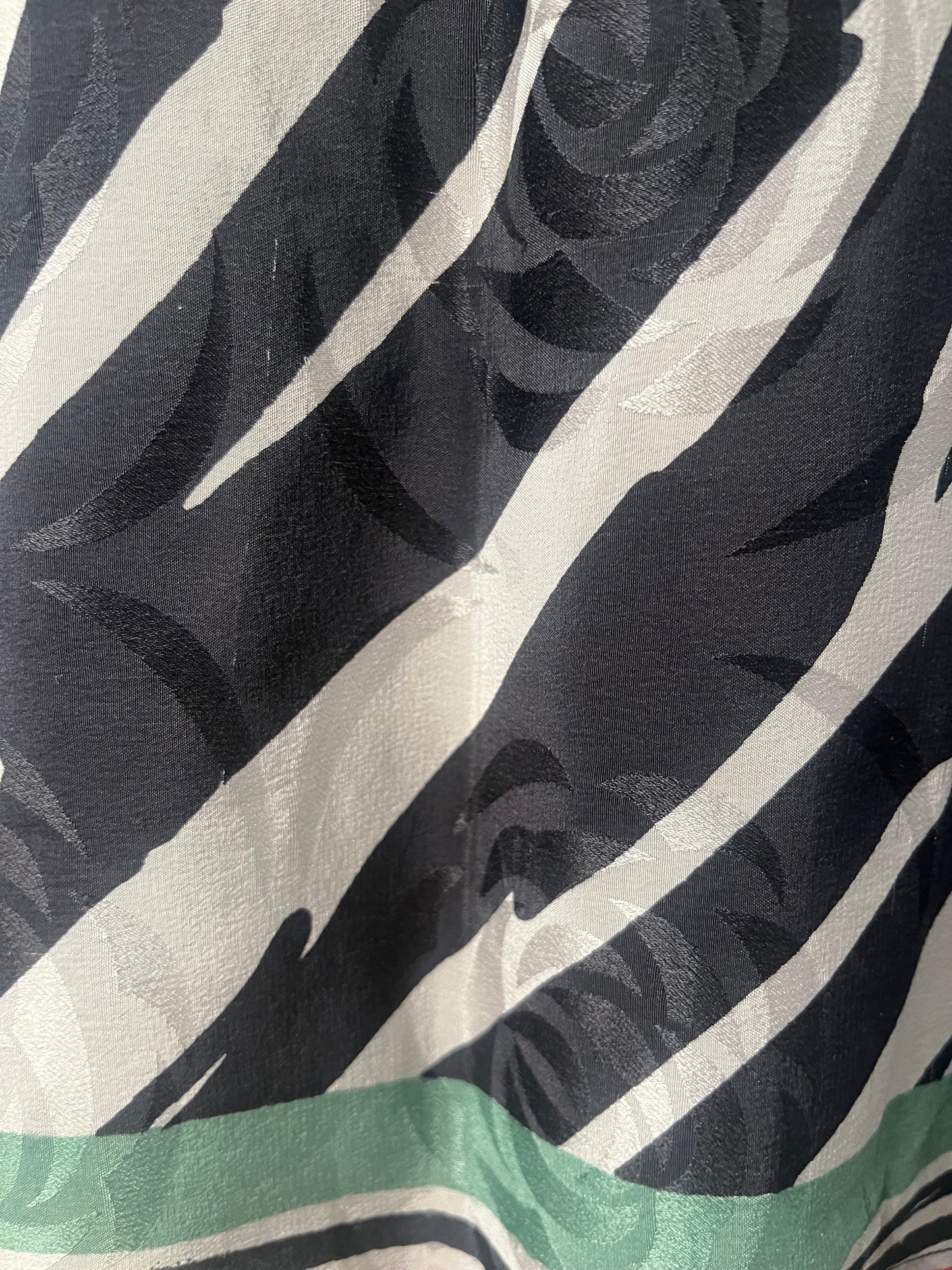 PRC6298 Avatar Poncho-Pèlerine en Soie Pure