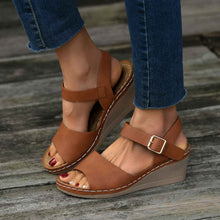 Sandales compensées entre-doigts pour femme