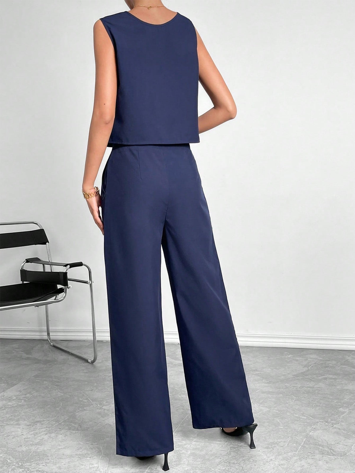 Ensemble deux pièces pour femme : haut court sans manches à col rond et pantalon large – Tenue décontractée unie pour le bureau