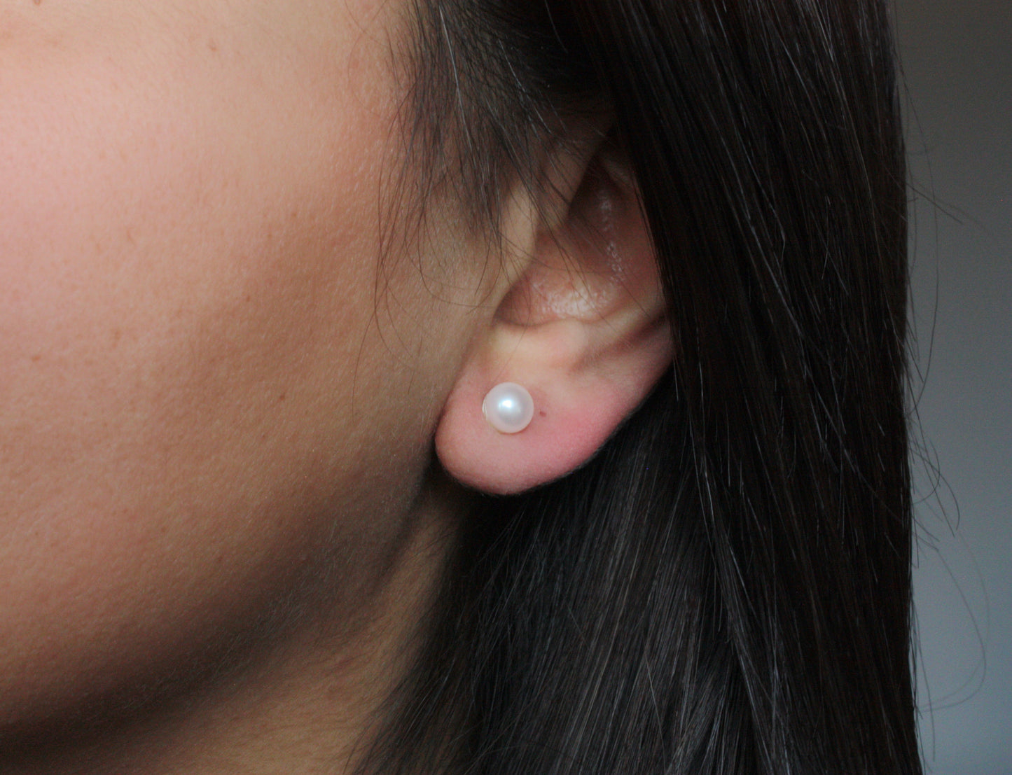 Puces d'oreilles perles blanches 4-5mm