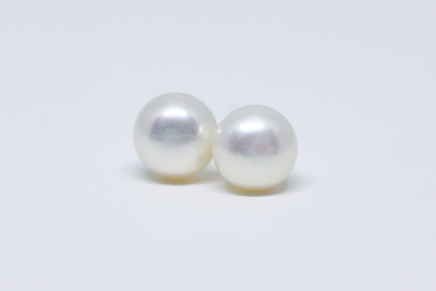 Puces d'oreilles perles blanches 4-5mm