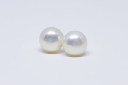 Puces d'oreilles perles blanches 4-5mm