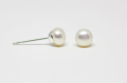 Puces d'oreilles perles blanches 4-5mm