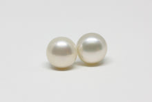 White Pearl Stud Earrings 5.5-6mm