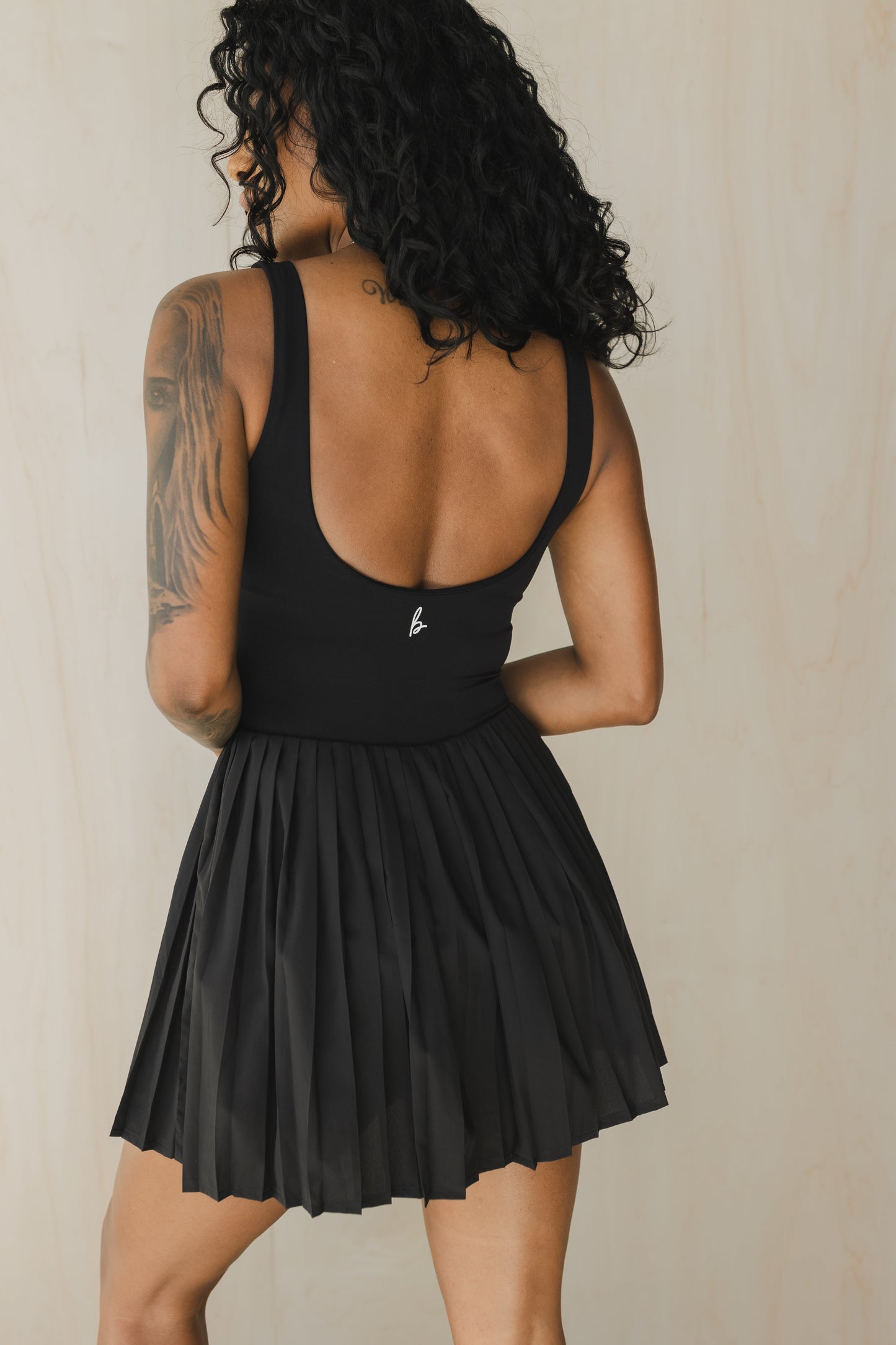 Tenue de ville et de terrain