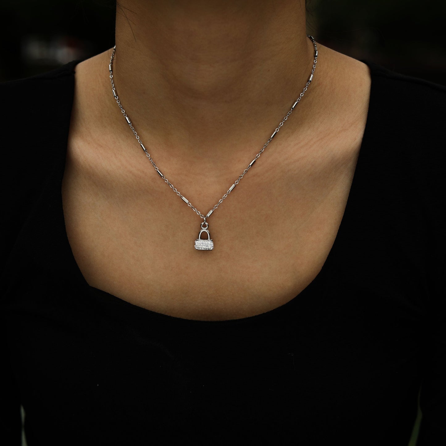 Collier chaîne à billes ABENI avec pendentif cadenas pavé en zircone en argent