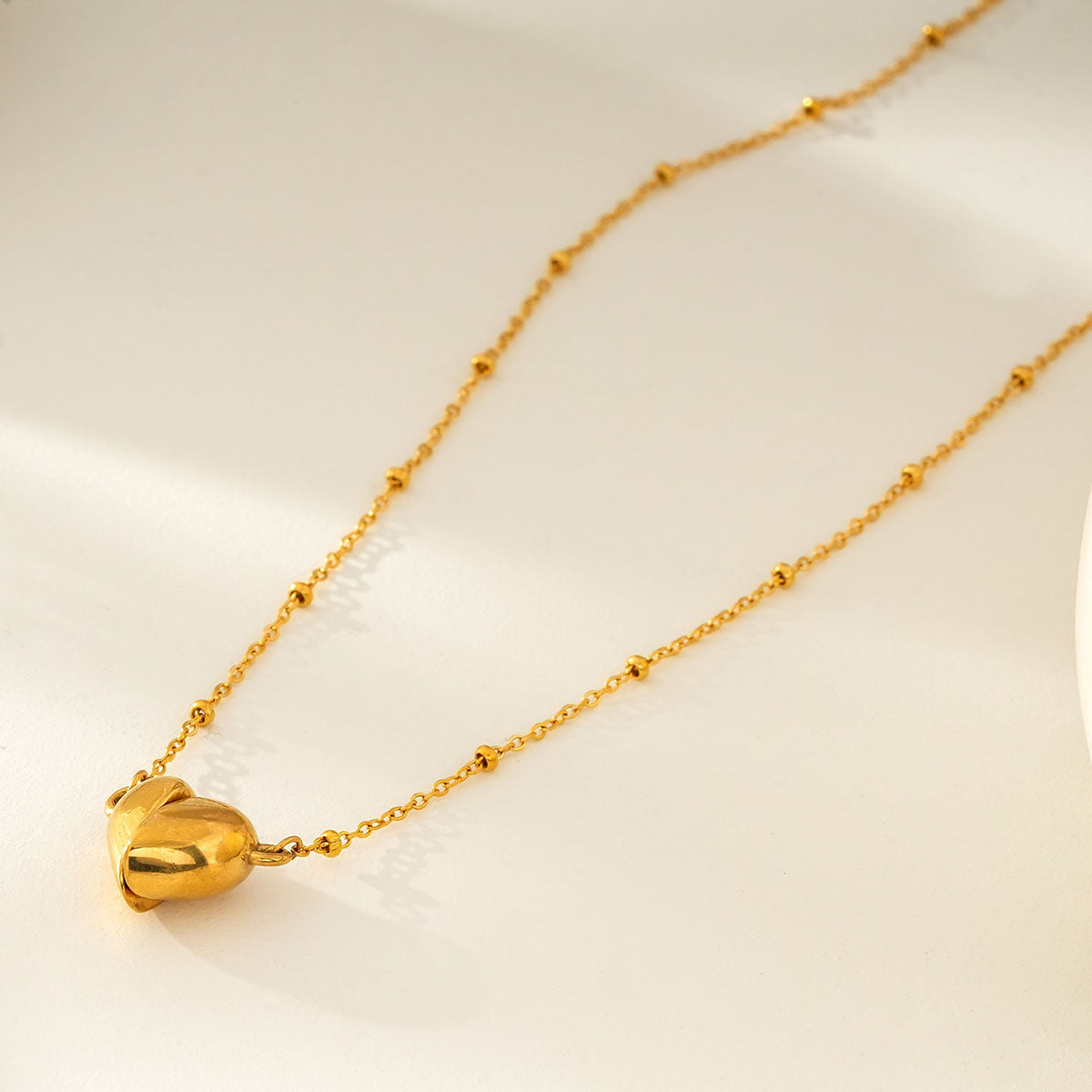 ABNA Gold : Collier de perles « Together Forever » – Mini pendentif aimanté cœur séparable