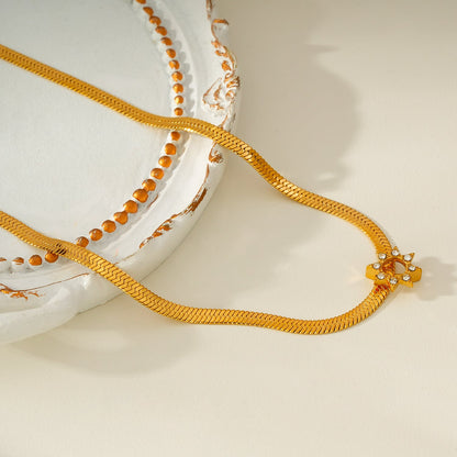 AGULHAS Or : Élégance Céleste - Collier Chaîne Peau de Serpent avec Pendentif Étoile Incrusté de Zirconium